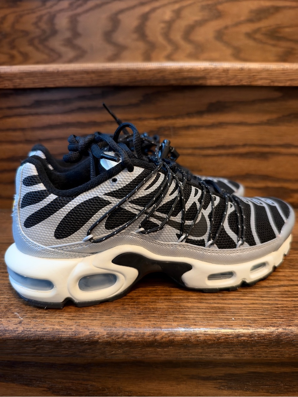 Nike Air Max Plus TN Women's Size 6.5 Black Metallic Silver